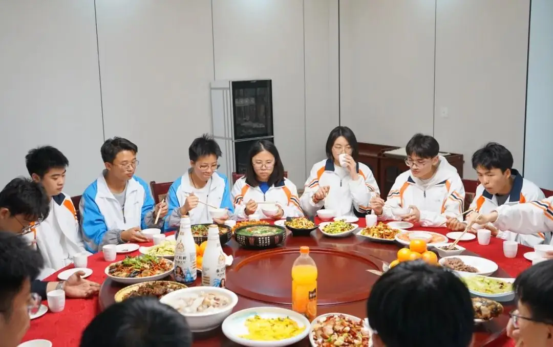 助力高考│春日有约,我和校长的共享“食”光-第18张图片-四季读书网