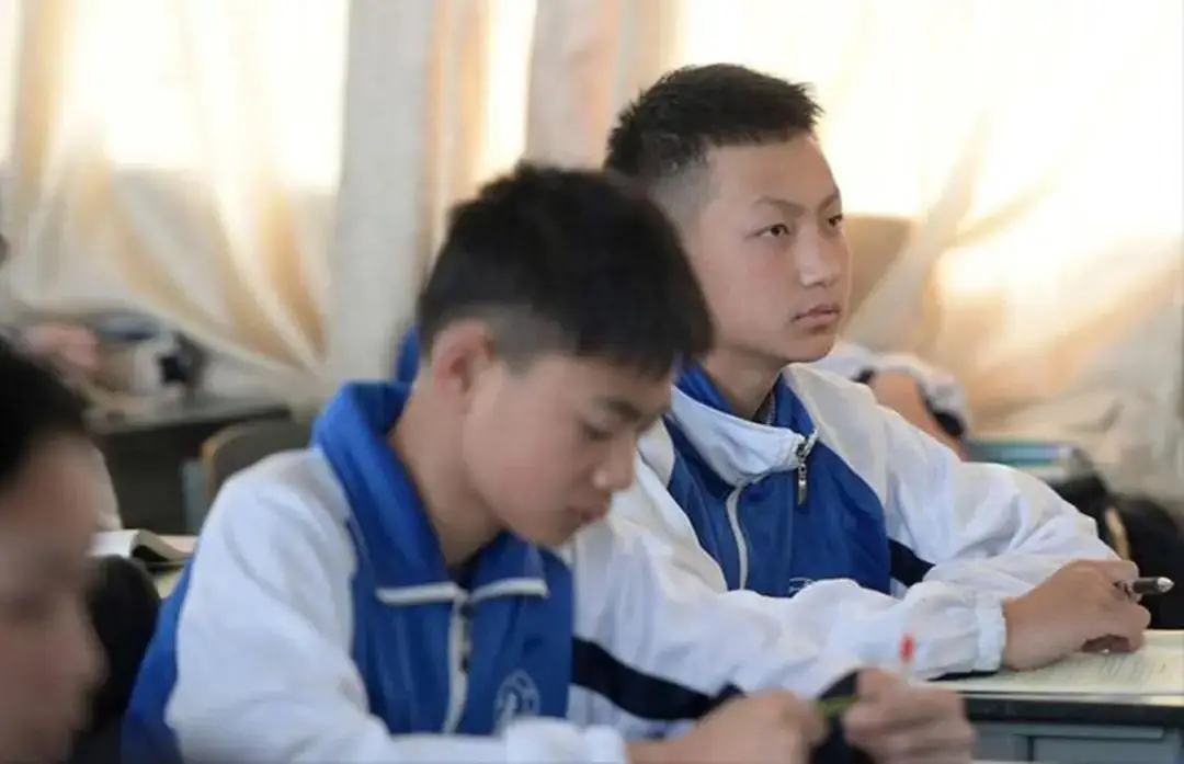 中考上岸后才明白,想要中考取得好成绩,必须从初一开始狠狠抓好下面五件事-第4张图片-四季读书网 中考上岸后才明白,想要中考取得好成绩,必须从初一开始狠狠抓好下面五件事-第4张图片-四季读书网