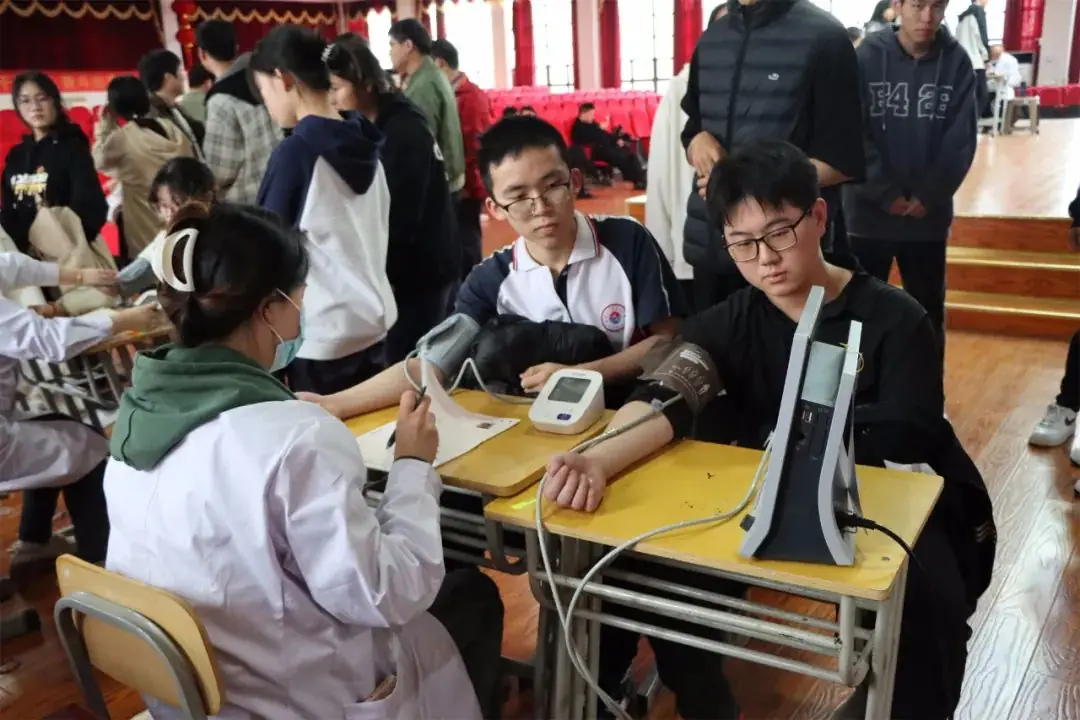 保驾护航 助力圆梦——我校2024年高考体检工作圆满完成-第11张图片-四季读书网