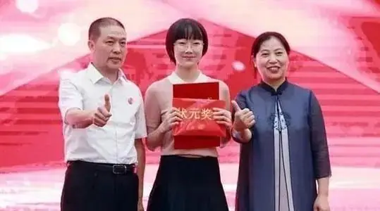 高考725分,看了她的时间表,拒绝“假勤奋”和 “假关心”!-第2张图片-四季读书网 高考725分,看了她的时间表,拒绝“假勤奋”和 “假关心”!-第2张图片-四季读书网