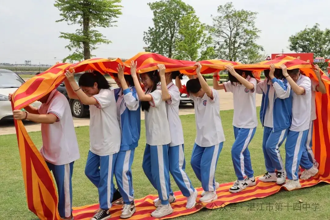 志行合一筑梦想,乐学笃行迎中考——湛江市第十四中学2024年中考百日快乐行-第52张图片-四季读书网