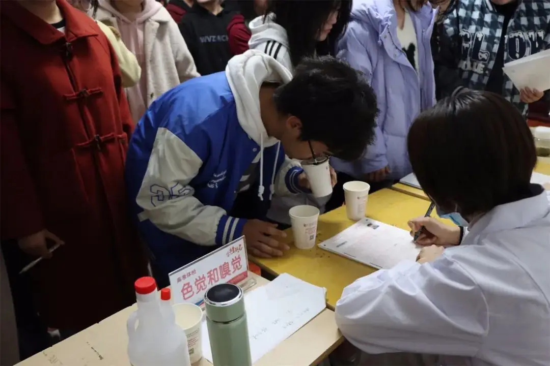 保驾护航 助力圆梦——我校2024年高考体检工作圆满完成-第22张图片-四季读书网