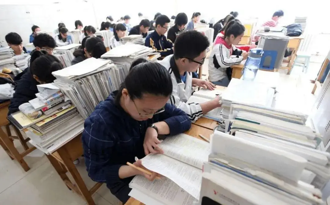 中考上岸后才明白,想要中考取得好成绩,必须从初一开始狠狠抓好下面五件事-第5张图片-四季读书网 中考上岸后才明白,想要中考取得好成绩,必须从初一开始狠狠抓好下面五件事-第5张图片-四季读书网