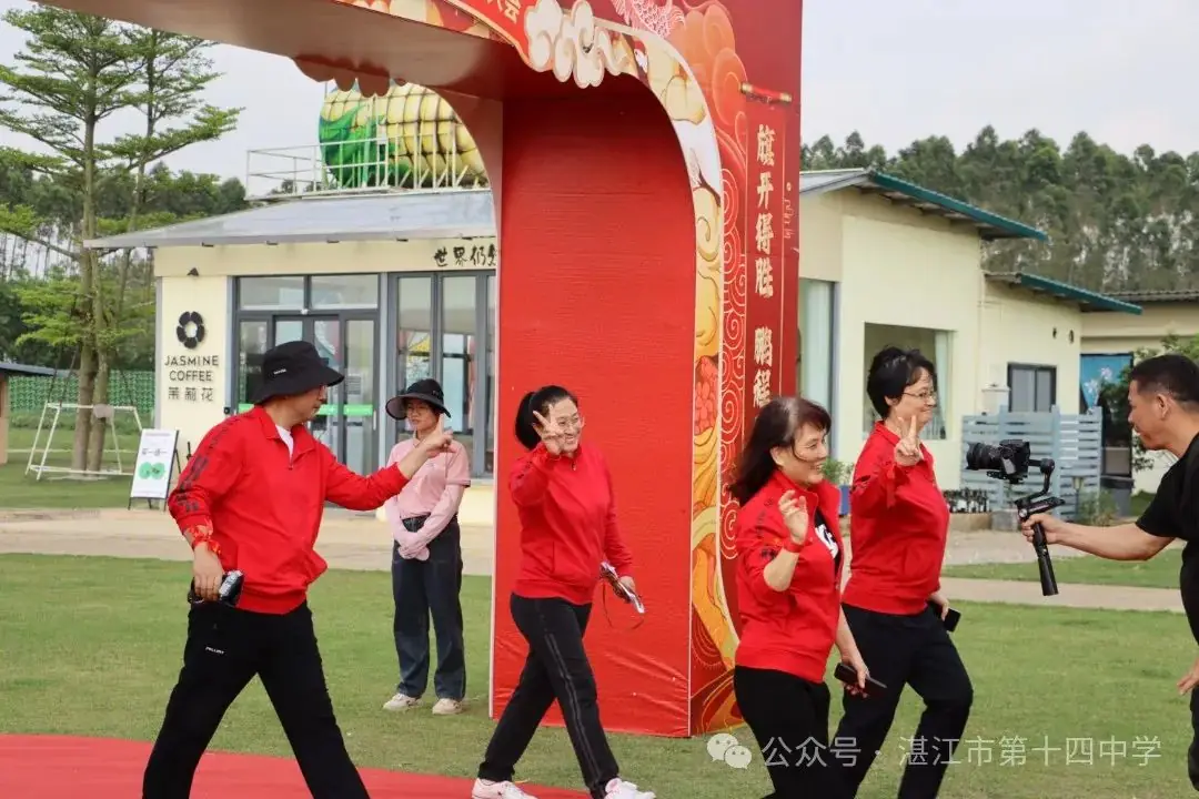 志行合一筑梦想,乐学笃行迎中考——湛江市第十四中学2024年中考百日快乐行-第5张图片-四季读书网