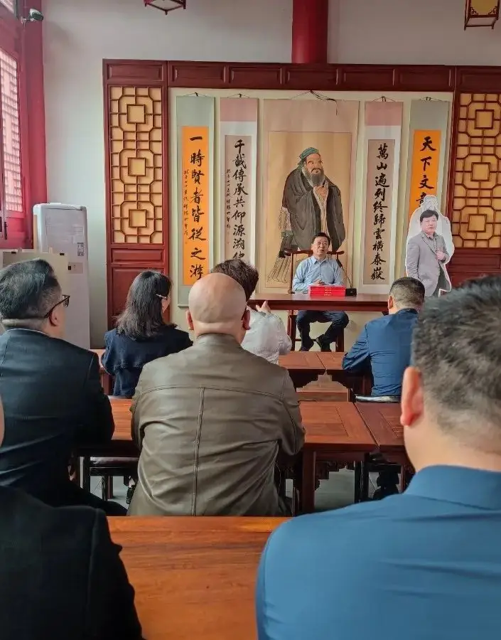“高考考神”王后雄教授在安居文庙为全国高考生祈福-第12张图片-四季读书网 “高考考神”王后雄教授在安居文庙为全国高考生祈福-第12张图片-四季读书网