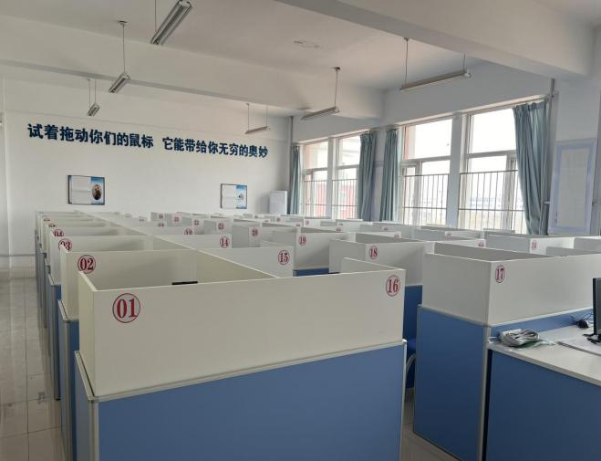 我市首次普通高考英语听力机考顺利平稳实施-第10张图片-四季读书网 我市首次普通高考英语听力机考顺利平稳实施-第10张图片-四季读书网