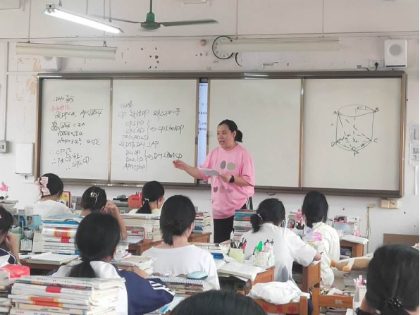 高考调研明方向,课堂执教展风采——杨朝星教研员领航工作室、王春丽名师领航工作室研讨活动-第4张图片-四季读书网 高考调研明方向,课堂执教展风采——杨朝星教研员领航工作室、王春丽名师领航工作室研讨活动-第4张图片-四季读书网