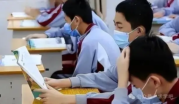 初三学生被要求签字“放弃高考”,反应过来后大哭,家长左右为难-第6张图片-四季读书网