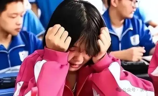初三学生被要求签字“放弃高考”,反应过来后大哭,家长左右为难-第2张图片-四季读书网