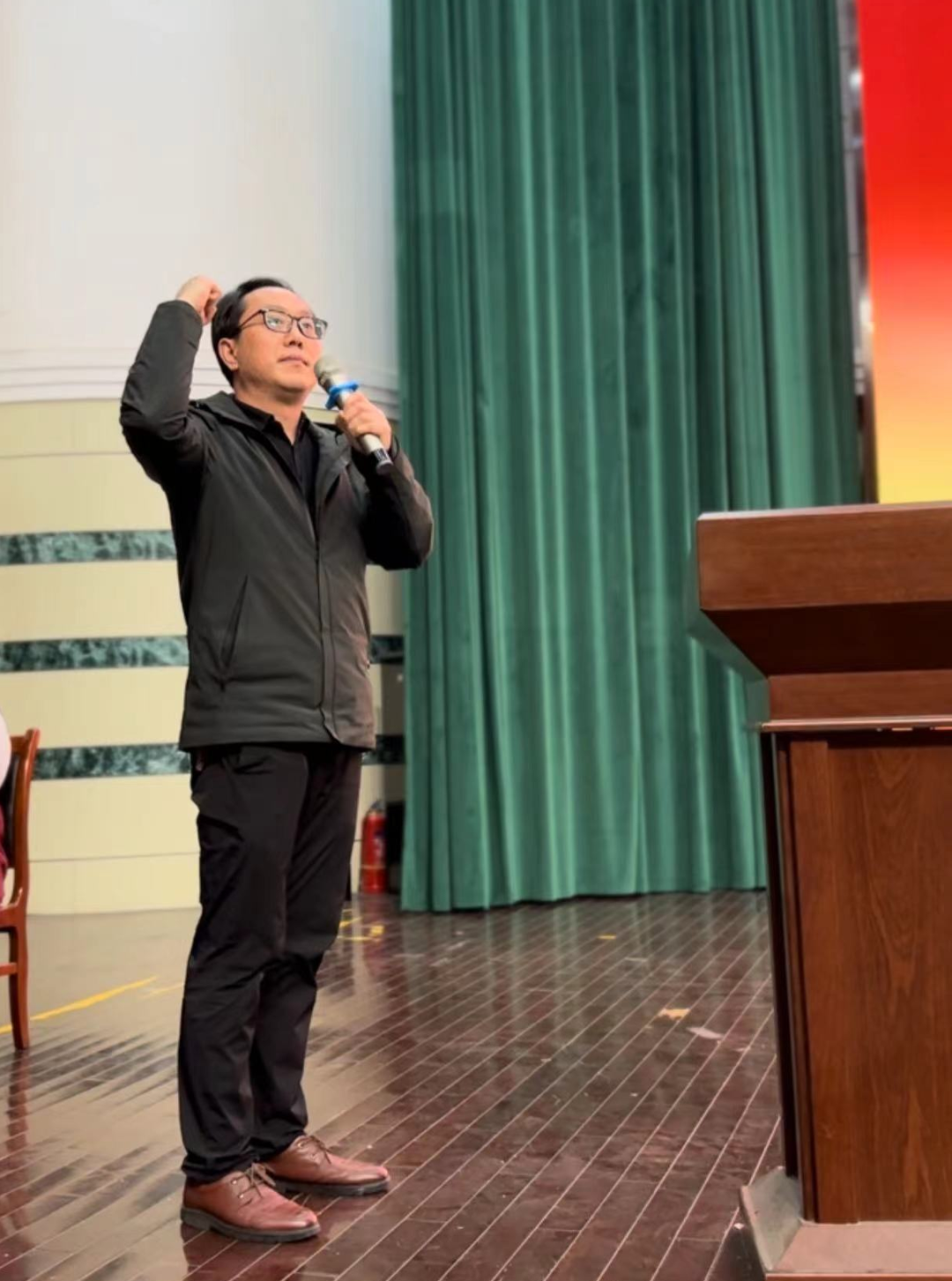 十八而志绽芳华 筑梦高考向未来——省平中举办南通二模表彰活动暨成人仪式-第20张图片-四季读书网 十八而志绽芳华 筑梦高考向未来——省平中举办南通二模表彰活动暨成人仪式-第20张图片-四季读书网