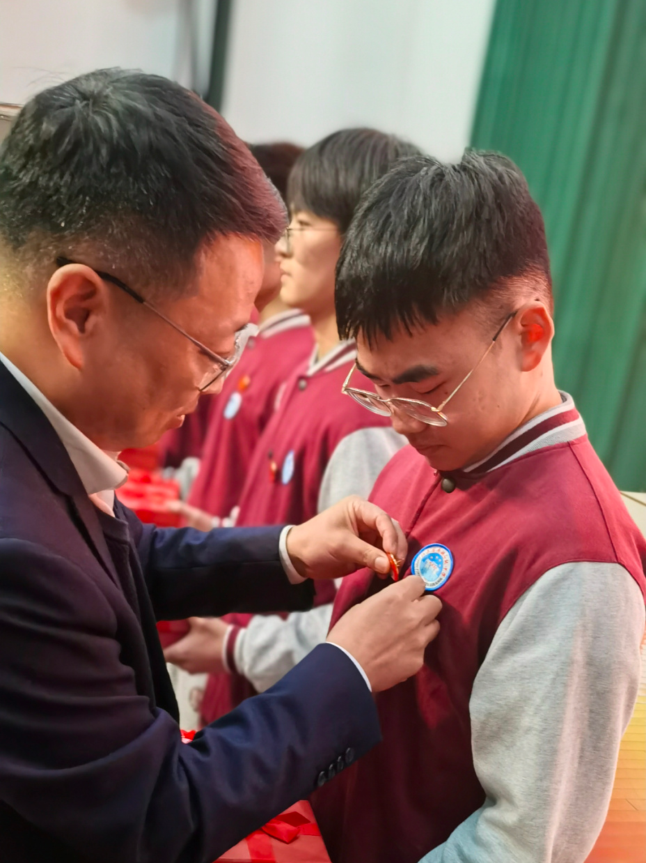 十八而志绽芳华 筑梦高考向未来——省平中举办南通二模表彰活动暨成人仪式-第5张图片-四季读书网 十八而志绽芳华 筑梦高考向未来——省平中举办南通二模表彰活动暨成人仪式-第5张图片-四季读书网