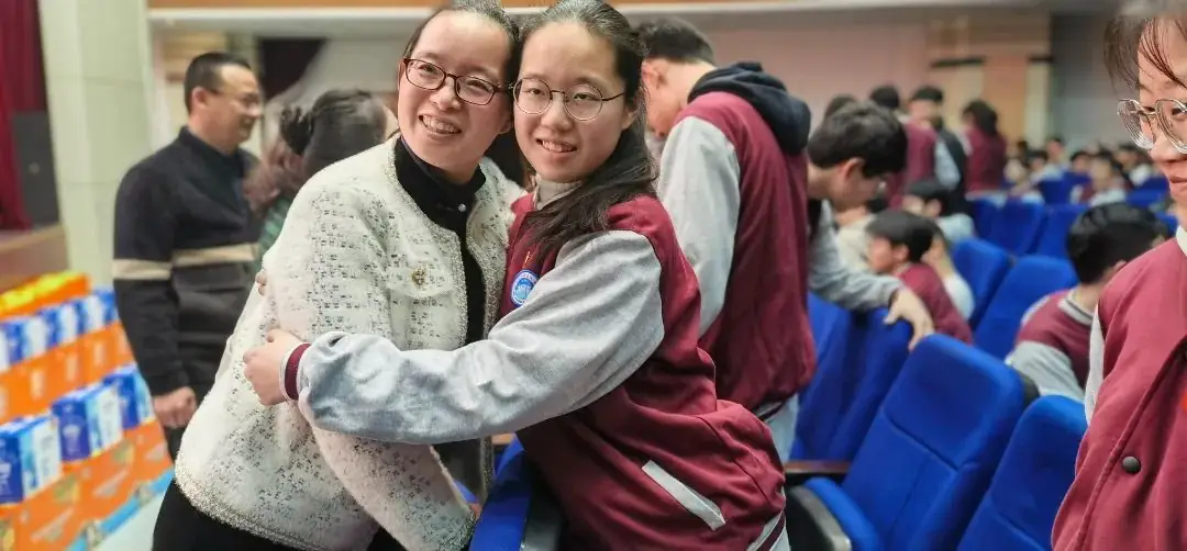 十八而志绽芳华 筑梦高考向未来——省平中举办南通二模表彰活动暨成人仪式-第10张图片-四季读书网 十八而志绽芳华 筑梦高考向未来——省平中举办南通二模表彰活动暨成人仪式-第10张图片-四季读书网
