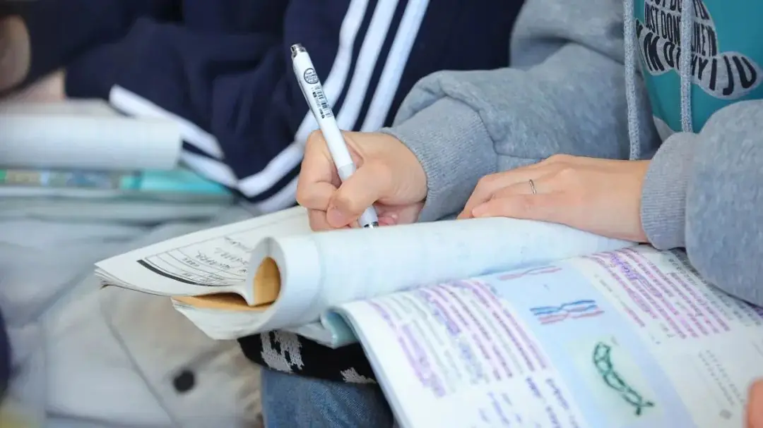 盐山八中 |名师云集,共研高考——河间英华学校邀请我校优秀学科组长共研2024高考 第12张