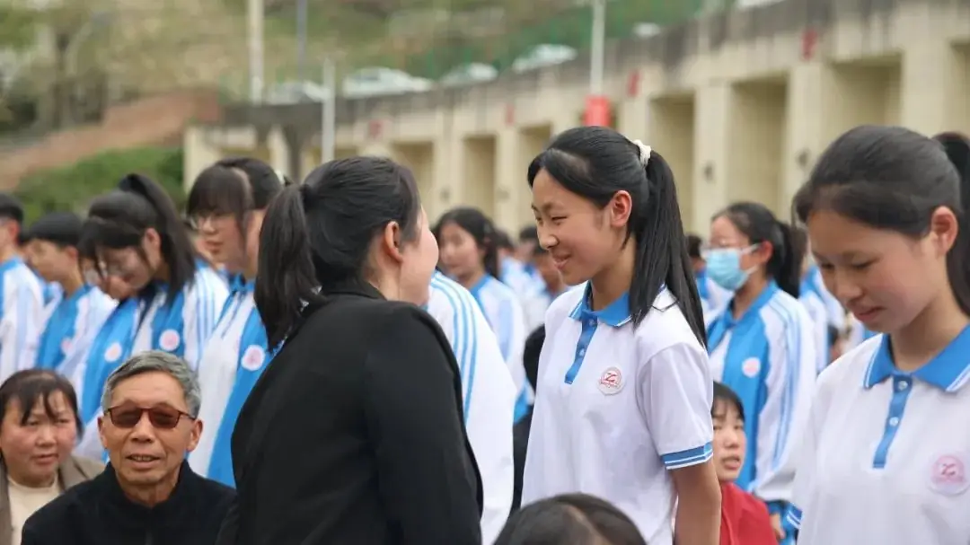 【校园动态】十年磨一剑 中考越雄关||紫阳中学初中部举行2024届中考誓师大会-第28张图片-四季读书网