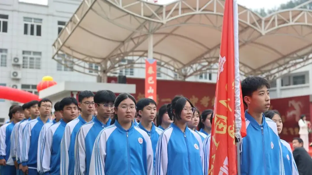【校园动态】十年磨一剑 中考越雄关||紫阳中学初中部举行2024届中考誓师大会-第11张图片-四季读书网