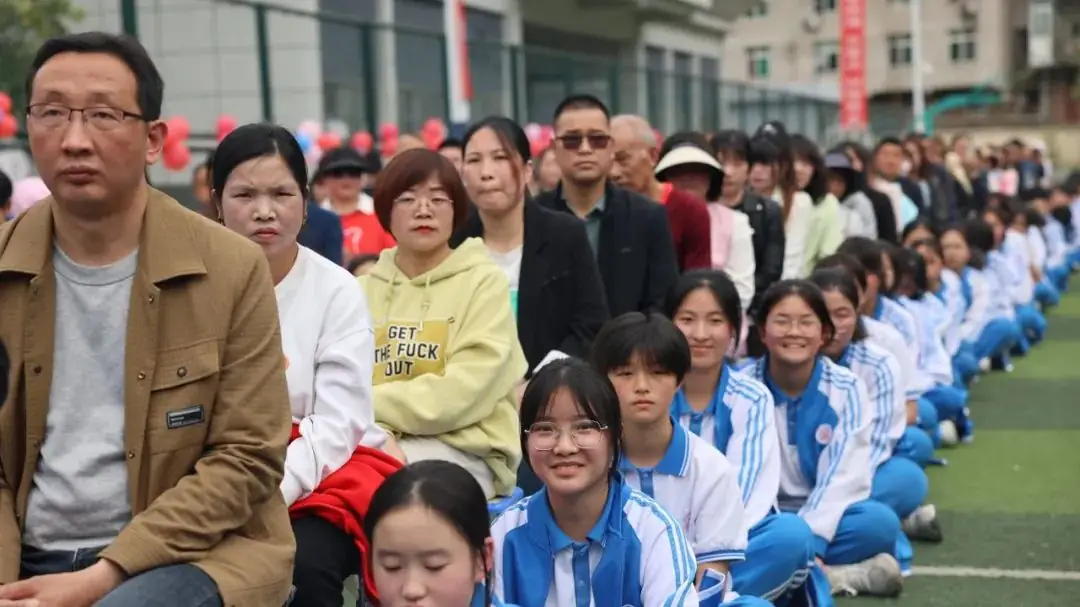 【校园动态】十年磨一剑 中考越雄关||紫阳中学初中部举行2024届中考誓师大会-第6张图片-四季读书网