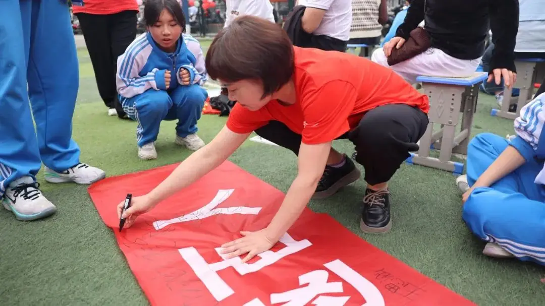 【校园动态】十年磨一剑 中考越雄关||紫阳中学初中部举行2024届中考誓师大会-第48张图片-四季读书网