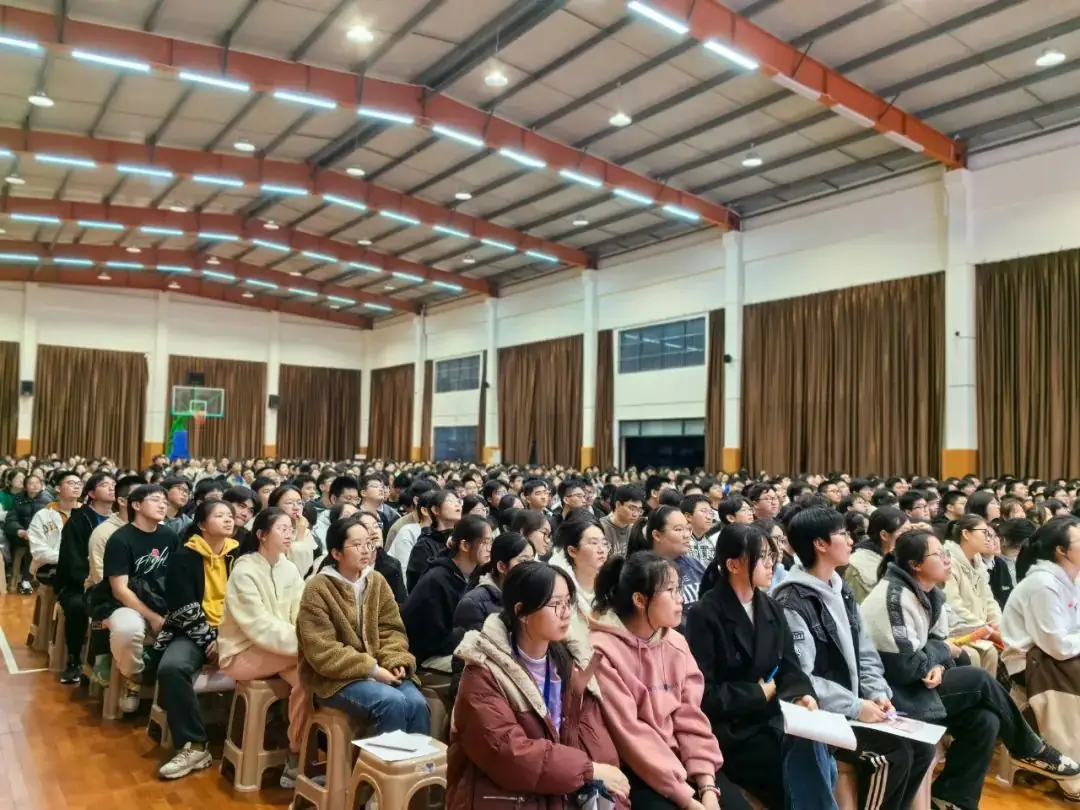 【大有一中】踏实认真六十天 激情奋进赢高考——我校高三年级召开二模考试表彰暨2024届高三高考60天冲刺动员大会-第3张图片-四季读书网 【大有一中】踏实认真六十天 激情奋进赢高考——我校高三年级召开二模考试表彰暨2024届高三高考60天冲刺动员大会-第3张图片-四季读书网