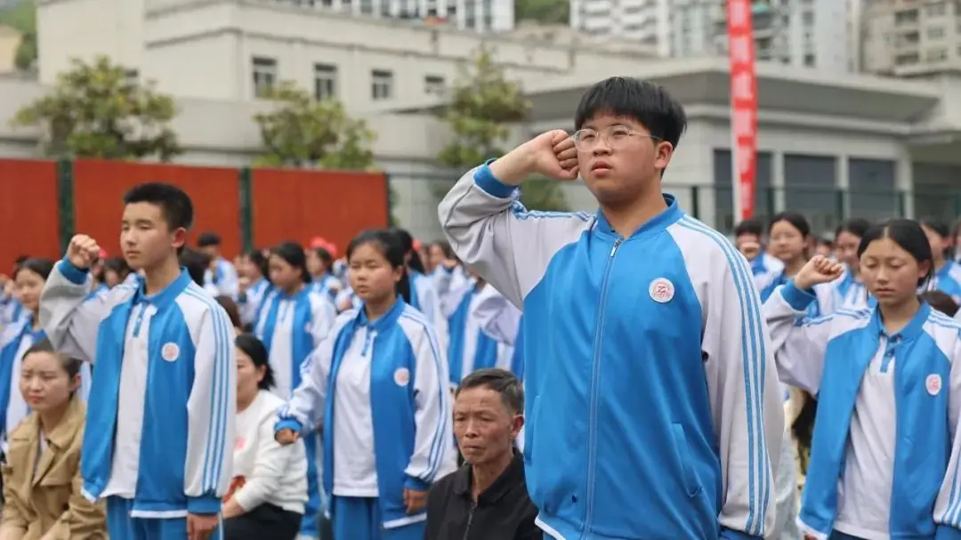 【校园动态】十年磨一剑 中考越雄关||紫阳中学初中部举行2024届中考誓师大会-第40张图片-四季读书网