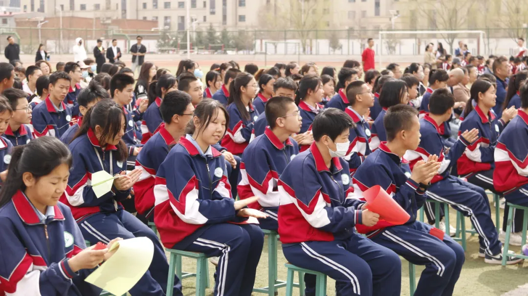 【中考】挑战极限,为梦而战——赛罕区民族中学举行中考励志报告会-第26张图片-四季读书网