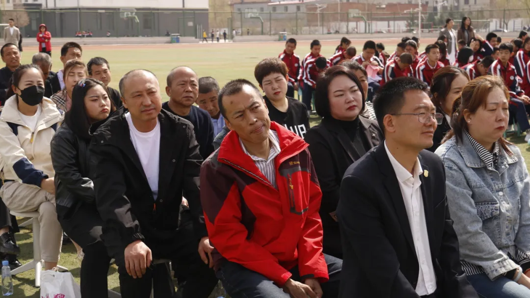 【中考】挑战极限,为梦而战——赛罕区民族中学举行中考励志报告会-第22张图片-四季读书网