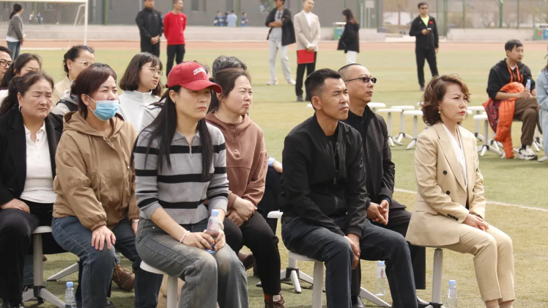 【中考】挑战极限,为梦而战——赛罕区民族中学举行中考励志报告会-第21张图片-四季读书网