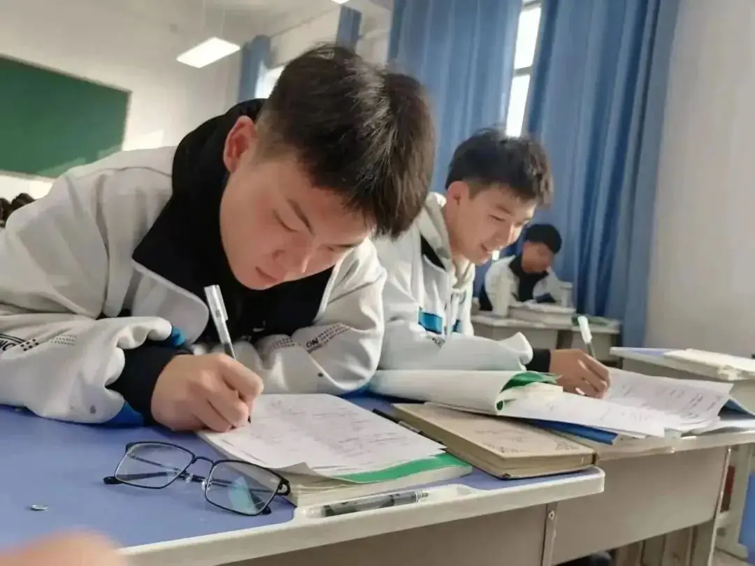高考作文怎样才能拿高分?-第4张图片-四季读书网 高考作文怎样才能拿高分?-第4张图片-四季读书网