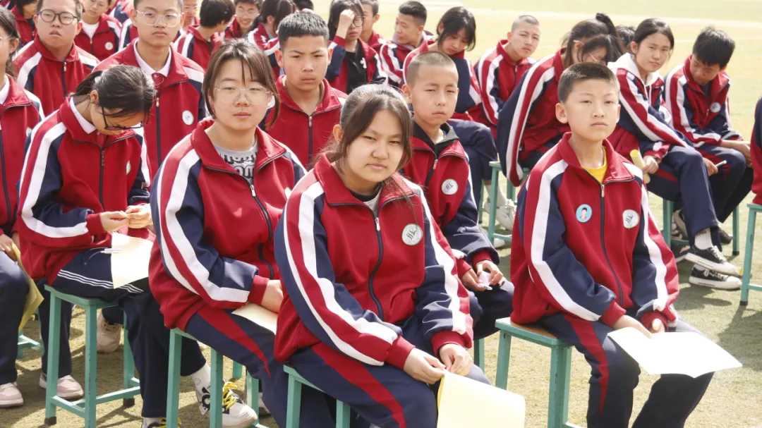 【中考】挑战极限,为梦而战——赛罕区民族中学举行中考励志报告会-第25张图片-四季读书网