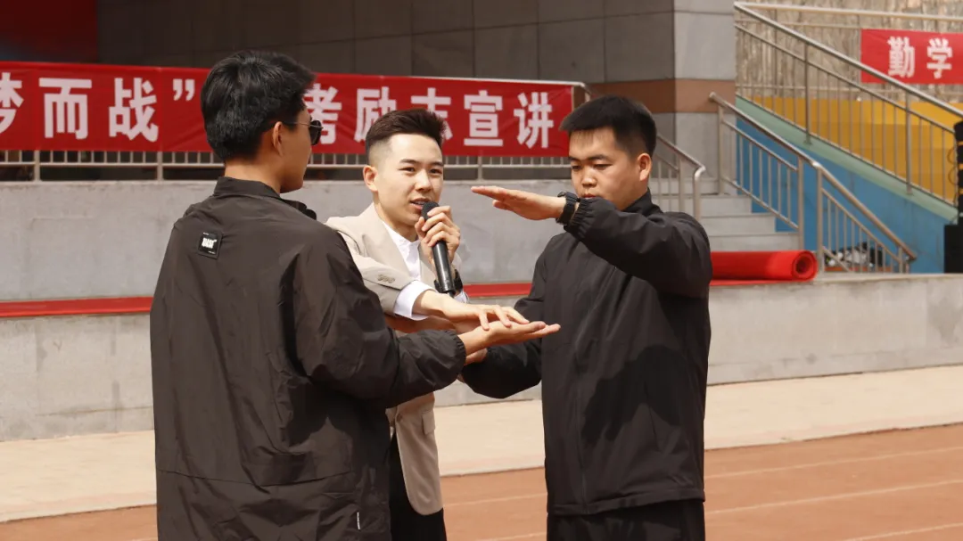 【中考】挑战极限,为梦而战——赛罕区民族中学举行中考励志报告会-第12张图片-四季读书网