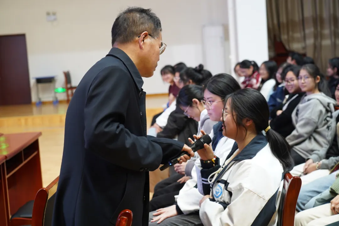 心理赋能 赢在高考——祁门一中励志心理辅导讲座助力高三学子决胜高考-第12张图片-四季读书网
