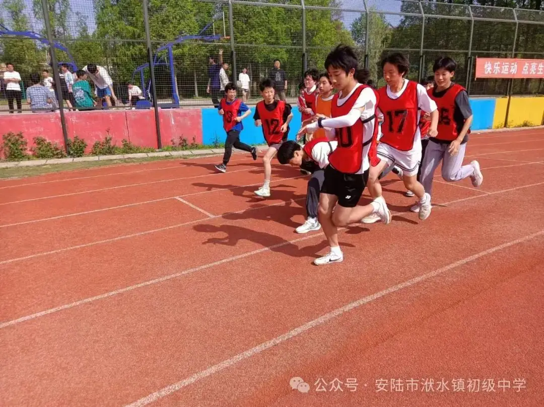 运动展青春风采 拼搏圆中考梦想----洑水镇初级中学举办九年级达标运动会-第1张图片-四季读书网