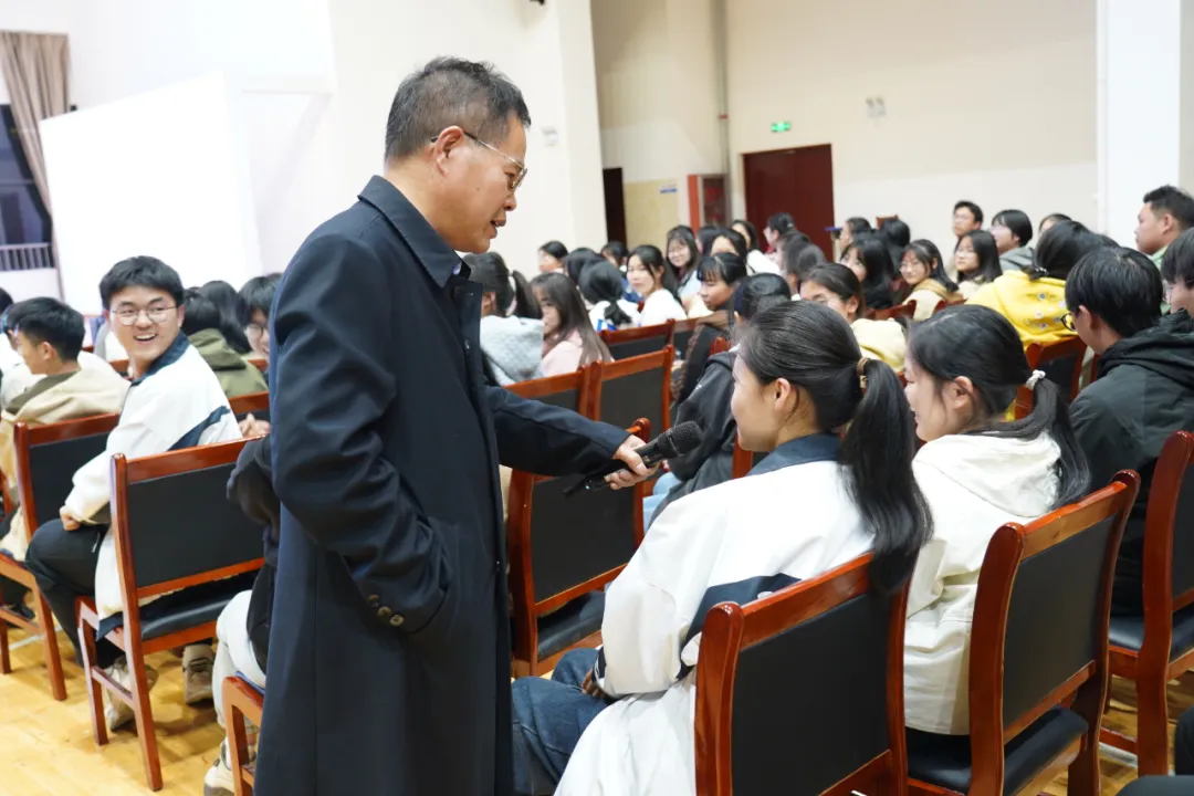 心理赋能 赢在高考——祁门一中励志心理辅导讲座助力高三学子决胜高考-第13张图片-四季读书网