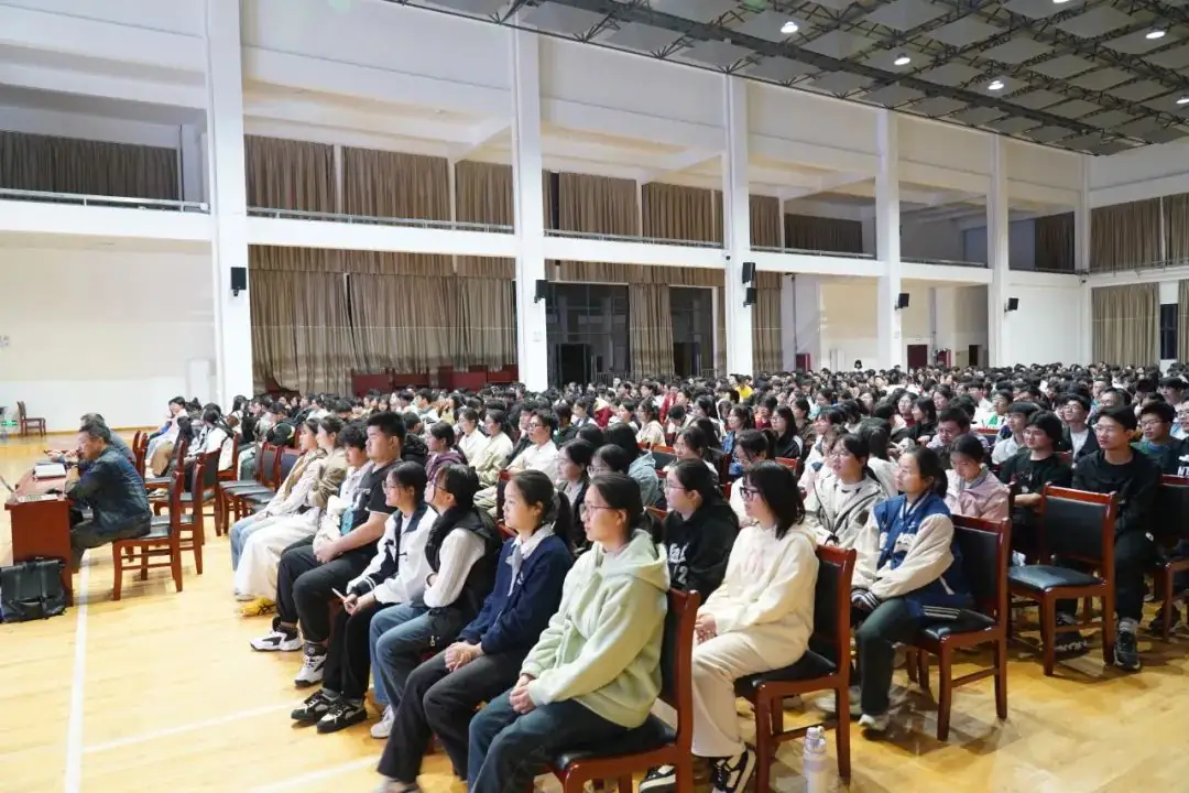 心理赋能 赢在高考——祁门一中励志心理辅导讲座助力高三学子决胜高考-第3张图片-四季读书网