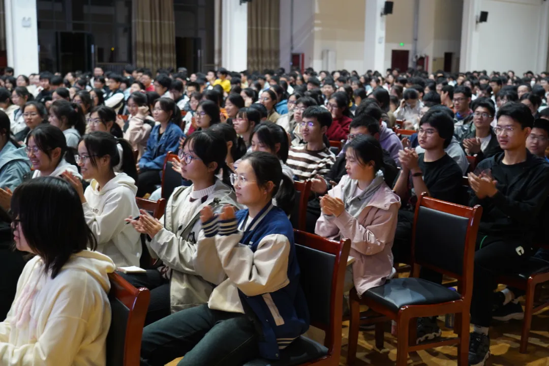 心理赋能 赢在高考——祁门一中励志心理辅导讲座助力高三学子决胜高考-第8张图片-四季读书网