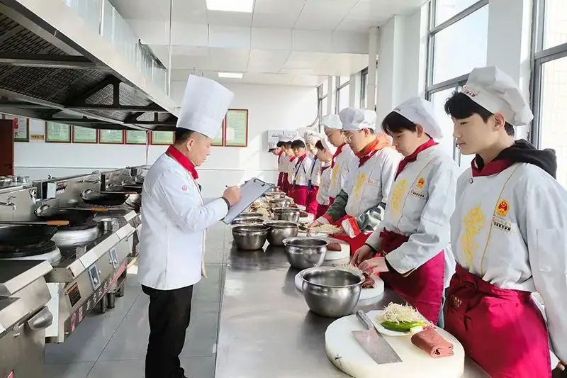 【中考倒计时】还有2多个月中考了,成绩不理想的初中生如何规划未来?-第4张图片-四季读书网