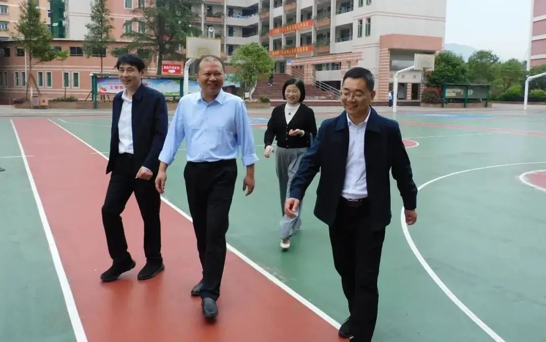 县委、县政府主要领导到顺昌一中调研高考备考工作-第1张图片-四季读书网 县委、县政府主要领导到顺昌一中调研高考备考工作-第1张图片-四季读书网