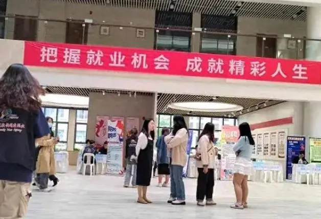 女儿高考460分考进福州一流大学阳光学院,进入阳光集团年入42万-第1张图片-四季读书网 女儿高考460分考进福州一流大学阳光学院,进入阳光集团年入42万-第1张图片-四季读书网