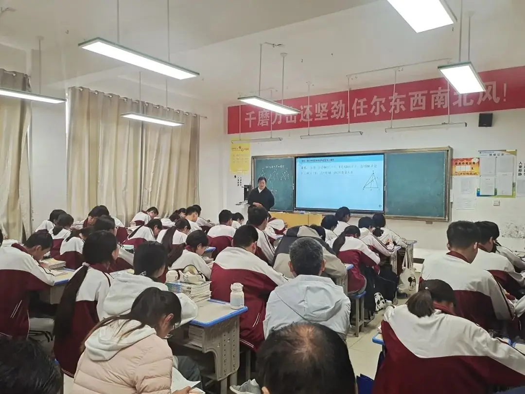 复习课堂深实践  凝心聚力备中考|城乡共建“九年级复习观摩课暨中考备考研讨”活动在胜利路实验举行-第8张图片-四季读书网