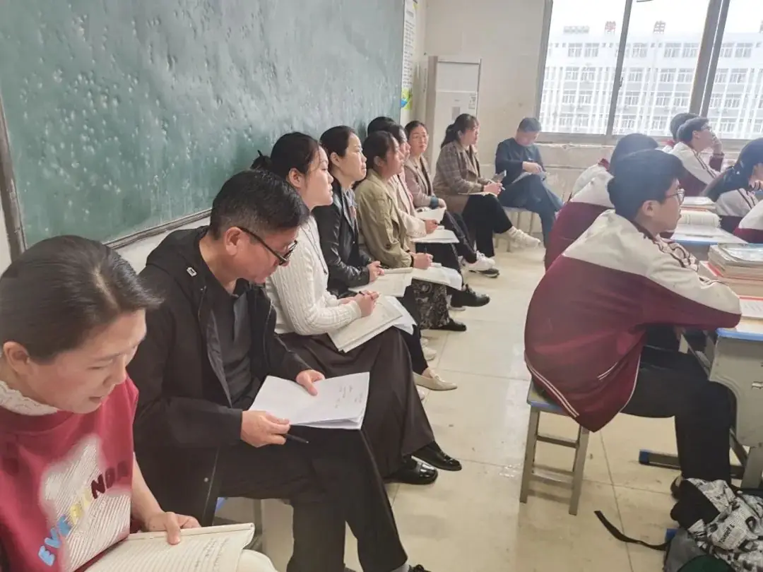 复习课堂深实践  凝心聚力备中考|城乡共建“九年级复习观摩课暨中考备考研讨”活动在胜利路实验举行-第6张图片-四季读书网