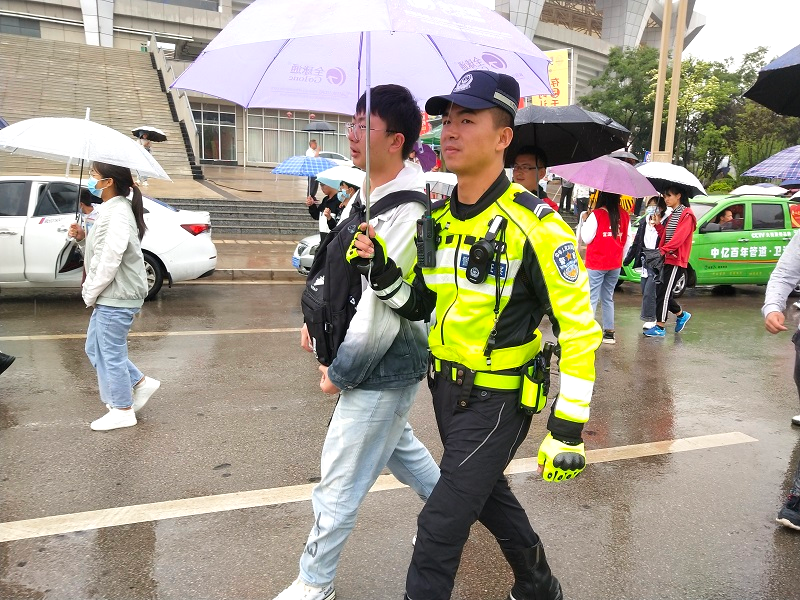 全力以赴不负韶华 助力高考交警同行-第22张图片-四季读书网