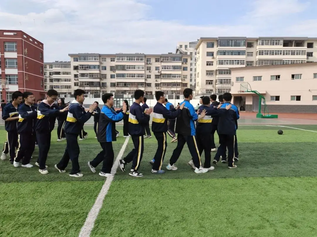 心无旁骛    迎战高考——凤鸣中学开展高三心理团辅活动-第21张图片-四季读书网