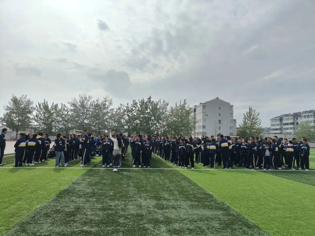 心无旁骛    迎战高考——凤鸣中学开展高三心理团辅活动-第14张图片-四季读书网