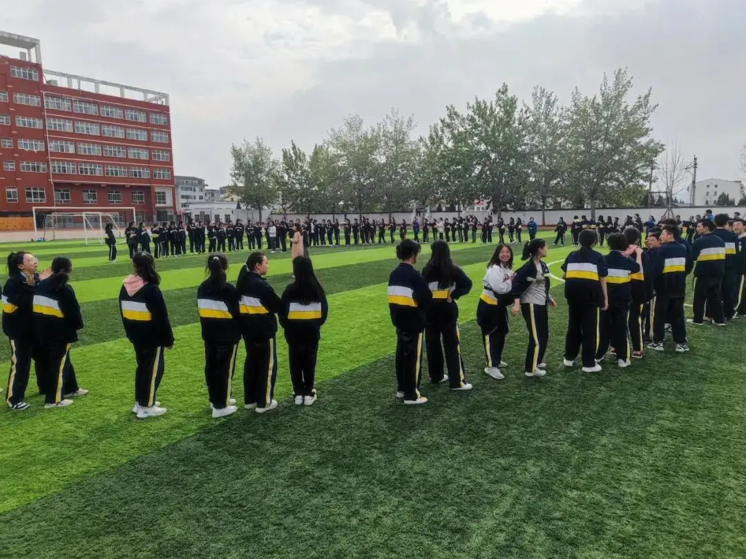 心无旁骛    迎战高考——凤鸣中学开展高三心理团辅活动-第17张图片-四季读书网