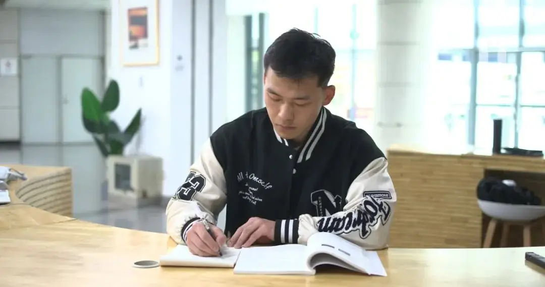 身边|一名退役士兵的成长故事:两次高考,艰难抉择,在人生逆境中保持信心和勇气! 第6张 身边|一名退役士兵的成长故事:两次高考,艰难抉择,在人生逆境中保持信心和勇气! 第6张