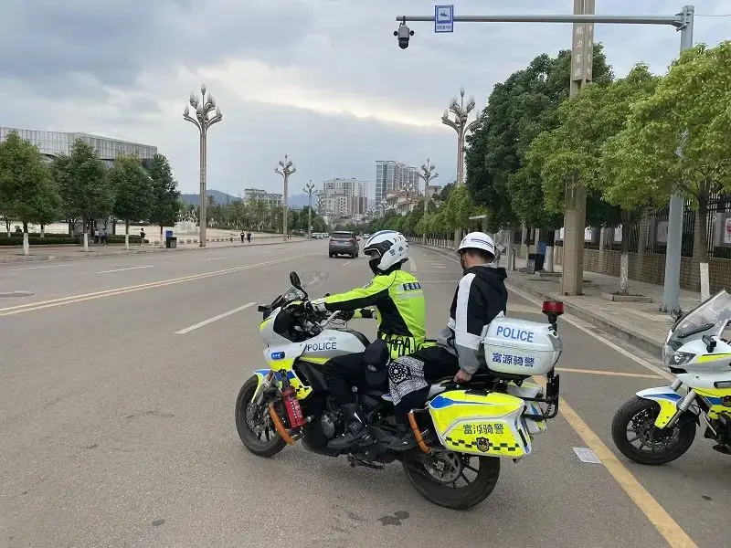 全力以赴不负韶华 助力高考交警同行-第20张图片-四季读书网
