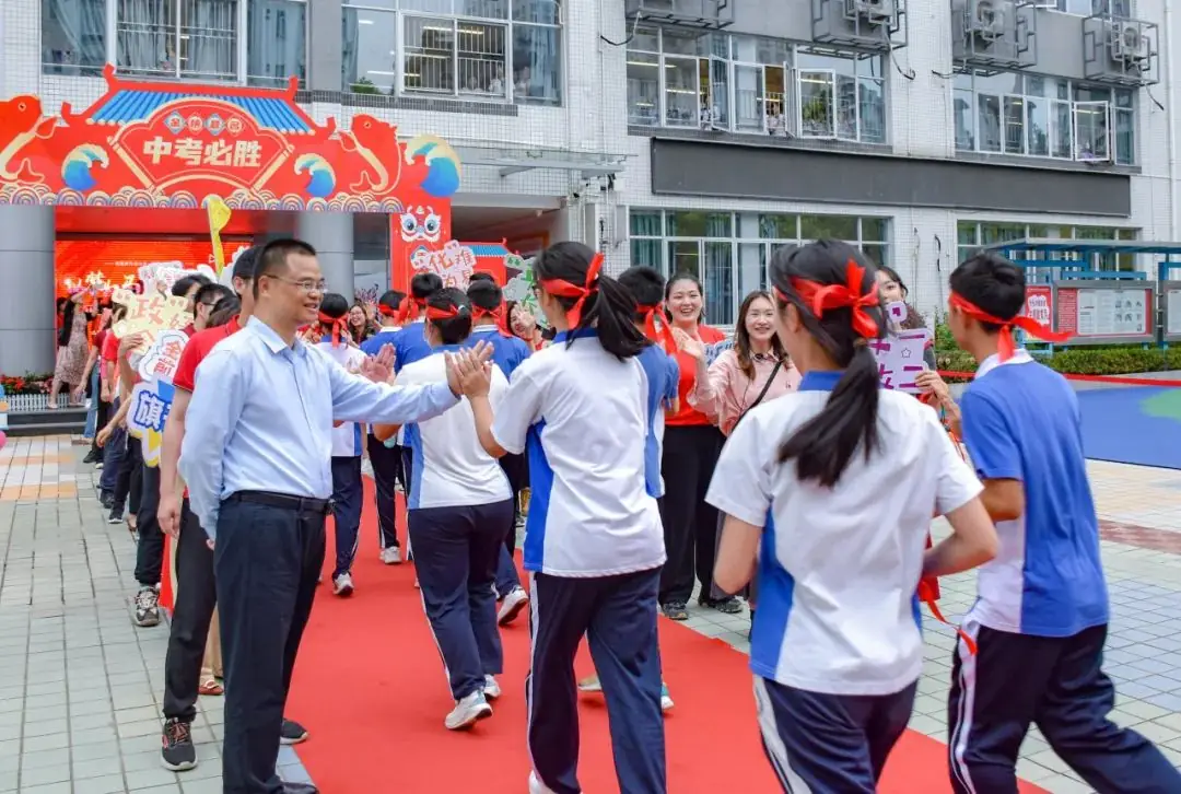 挥鞭策马战中考  誓言凌云绘青春-第33张图片-四季读书网