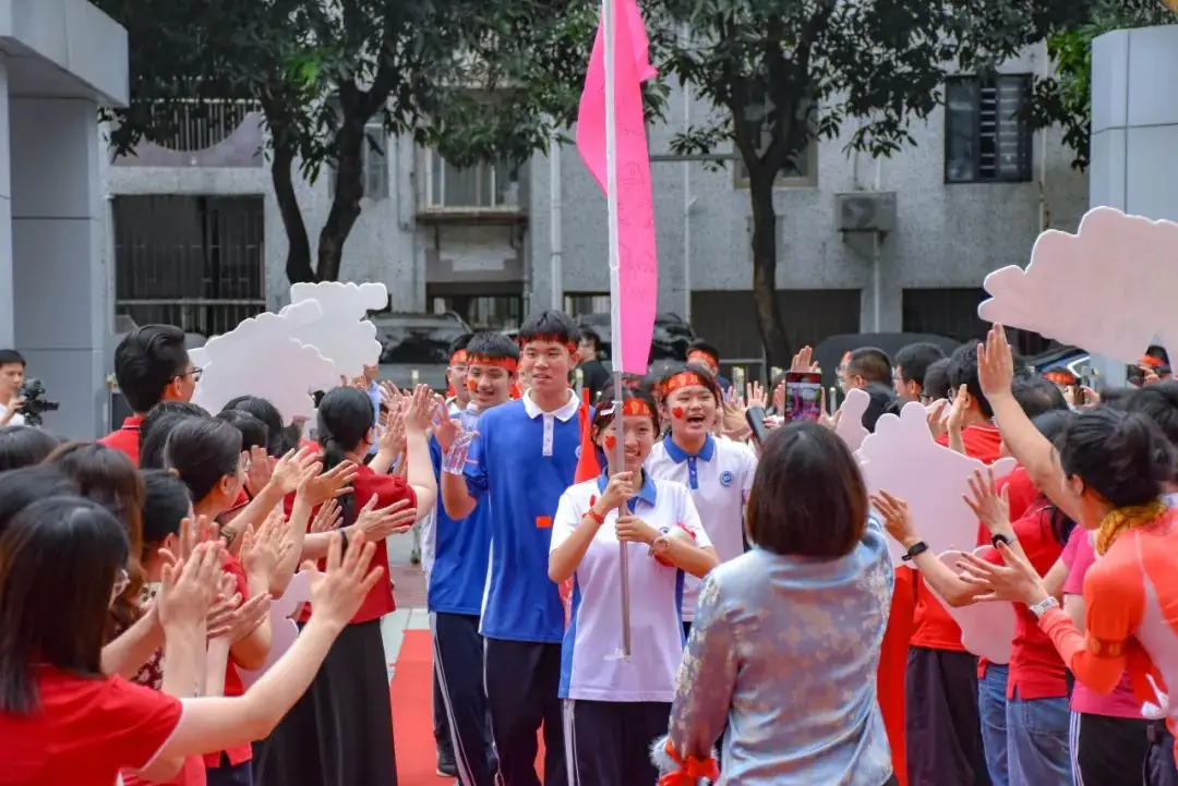 挥鞭策马战中考  誓言凌云绘青春-第30张图片-四季读书网
