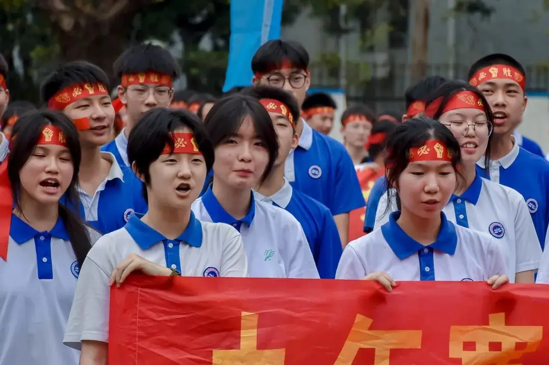 挥鞭策马战中考  誓言凌云绘青春-第27张图片-四季读书网