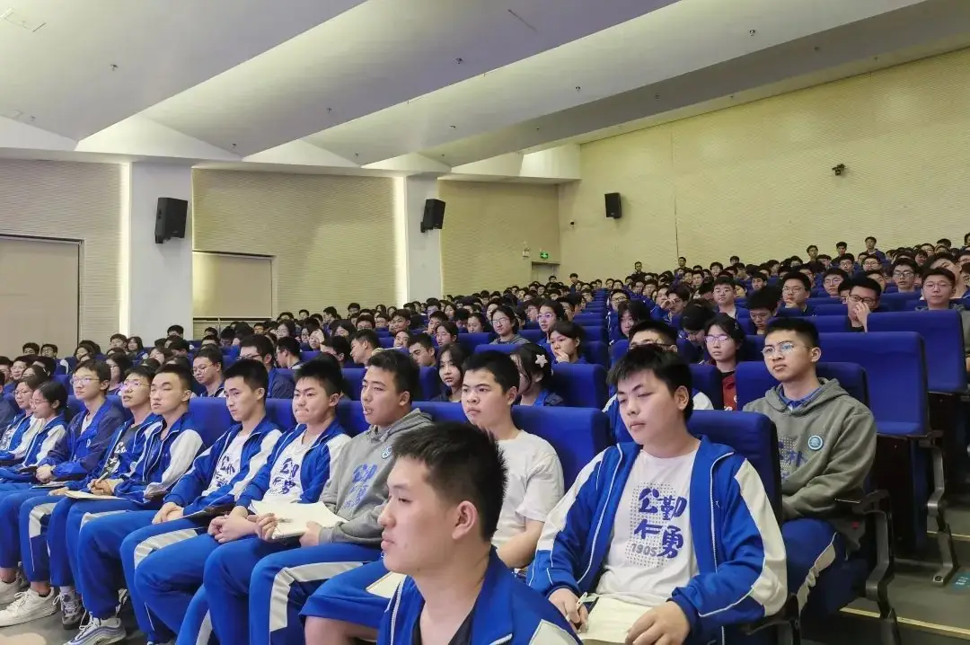 专家引领 助力高考 | 高2024届高考物理答题指导专题讲座 第24张 专家引领 助力高考 | 高2024届高考物理答题指导专题讲座 第24张