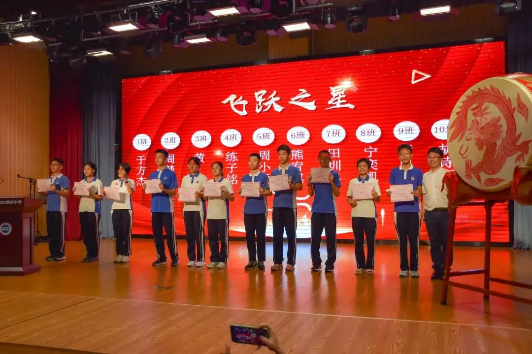 挥鞭策马战中考  誓言凌云绘青春-第55张图片-四季读书网